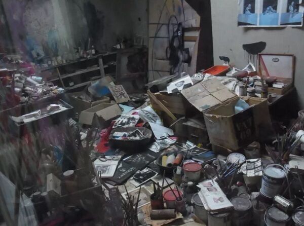 Francis Bacon’s Kensington studio, now recreated in Dublin. wikipedia (free art licence).