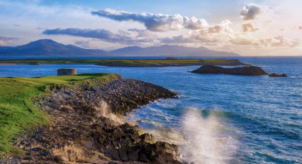 The fairway meets the sea at Tralee Golf Club The fairway meets the sea at Tralee Golf Club