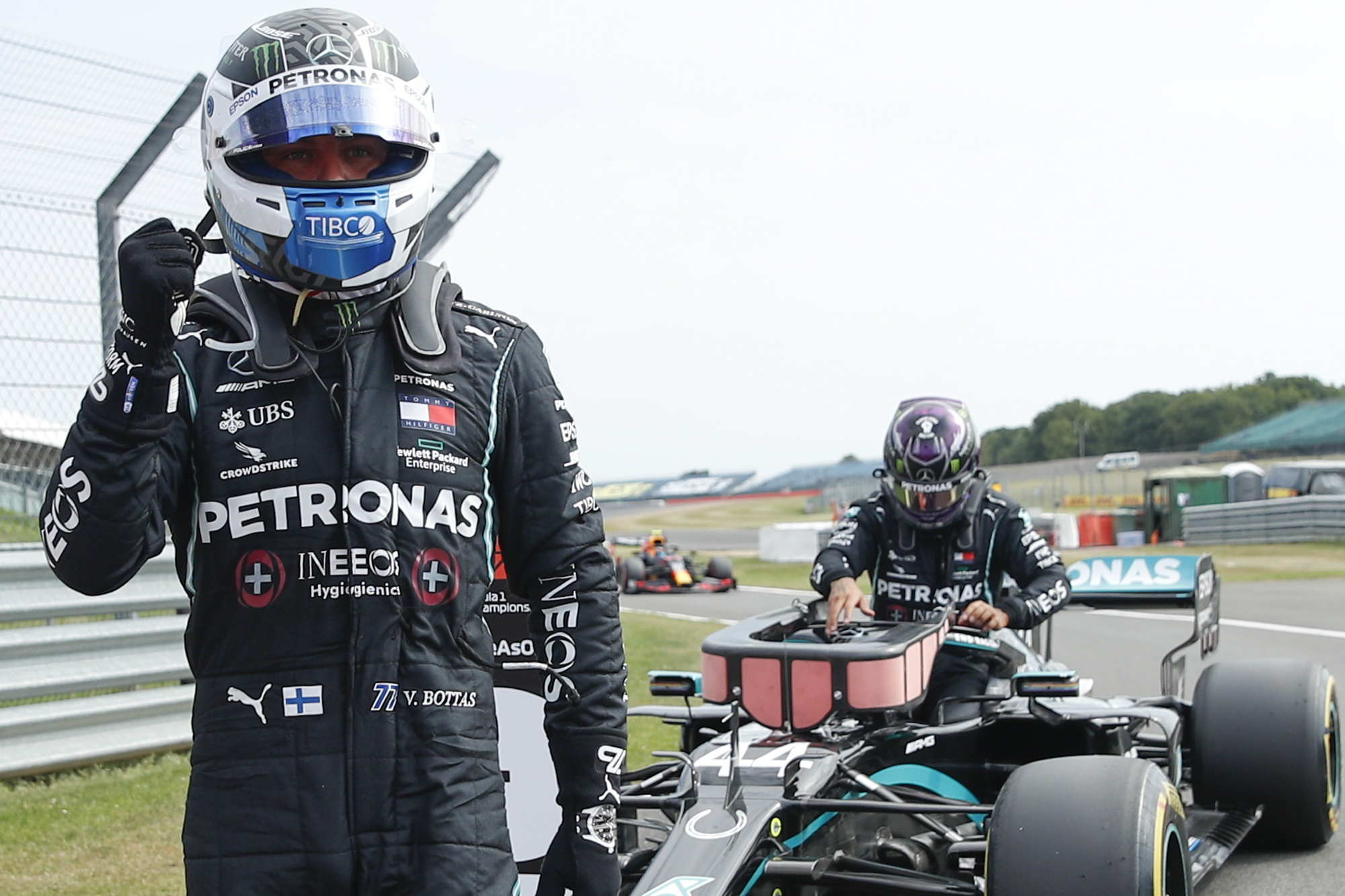 Valtteri Bottas snatches pole from Lewis Hamilton at Silverstone