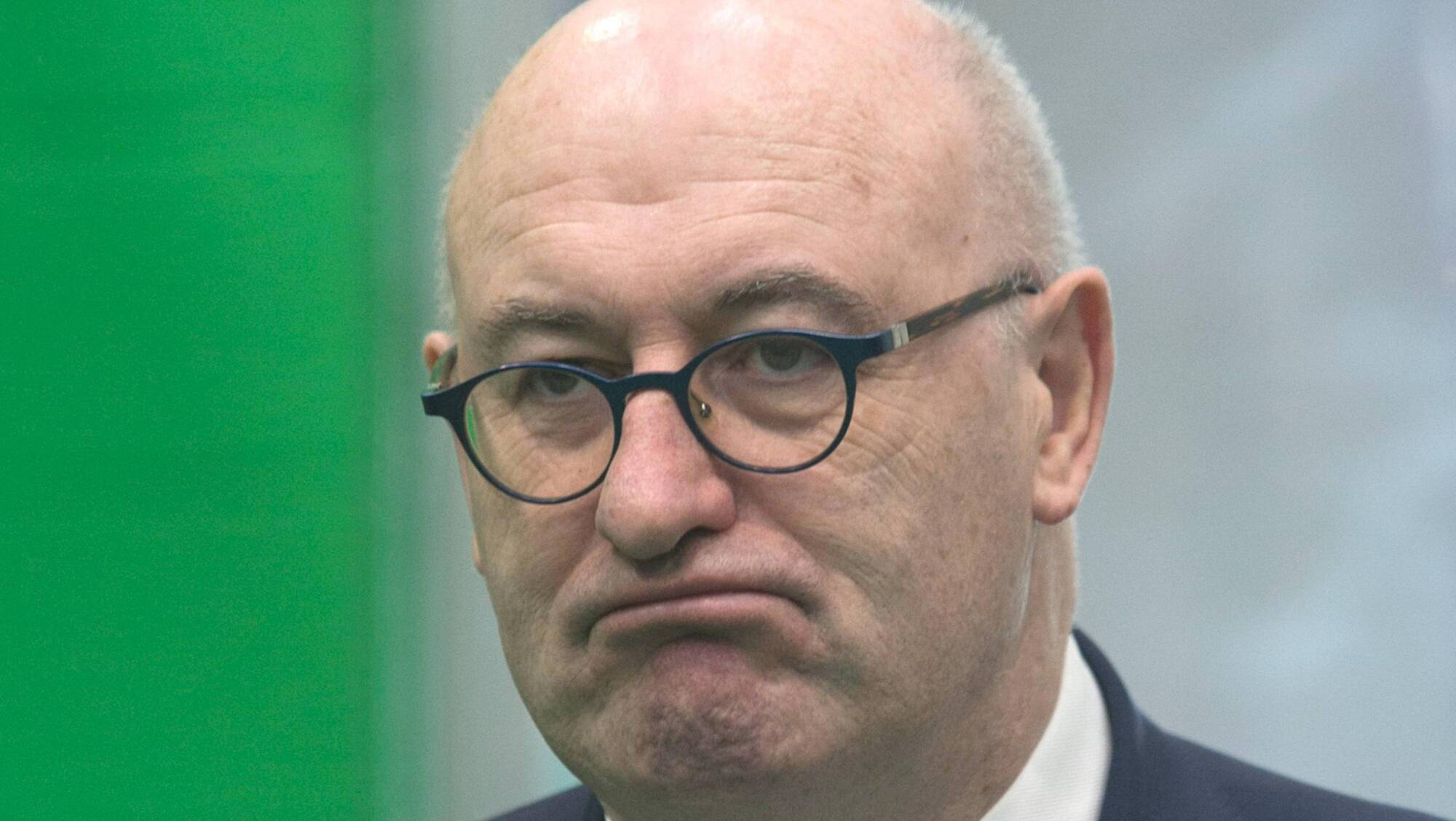 #Golfgate latest: Von der Leyen requests explanation from Phil Hogan; Sinn Féin plays down his Brexit role