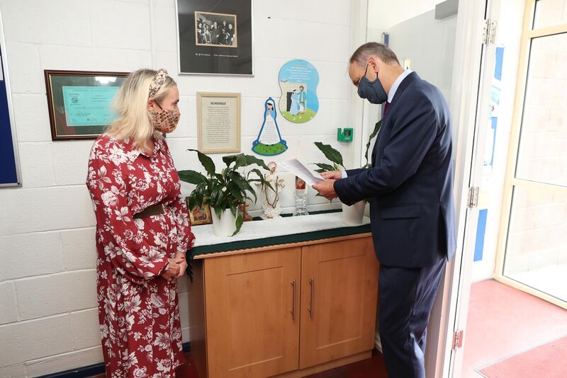 Taoiseach Mícheál Martin talking to Aine Carberry Principal of Scoil Fiachra Junior National School. Picture: Julien Behal Taoiseach Mícheál Martin talking to Aine Carberry Principal of Scoil Fiachra Junior National School. Picture: Julien Behal