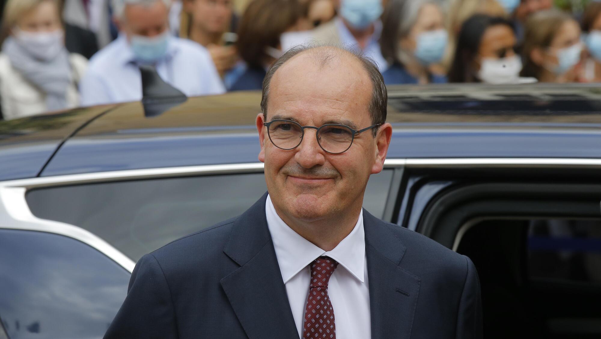France to focus on face masks as it plans €100bn stimulus package           
