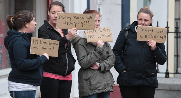 Crowd gathers in Athlone as Gardaí question man about assault on girls