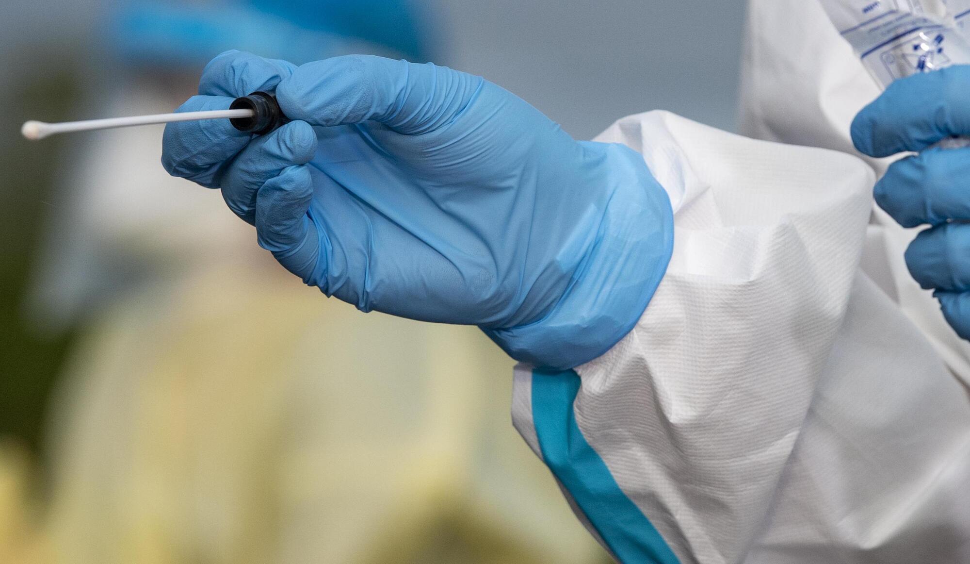 HSE to hire 700 community swabbers for Covid-19 testing