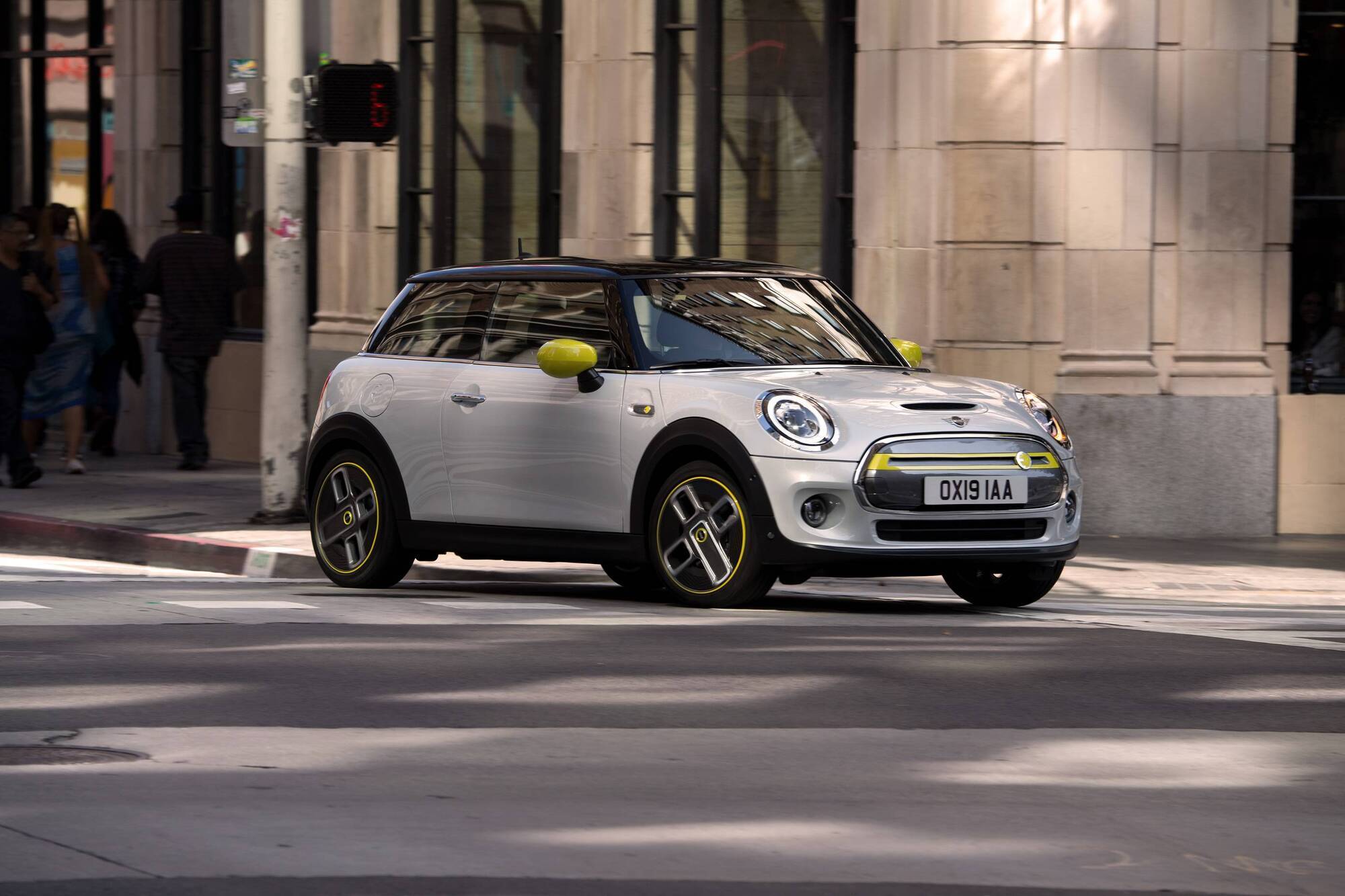 Mini-E plugs into growing electric car market