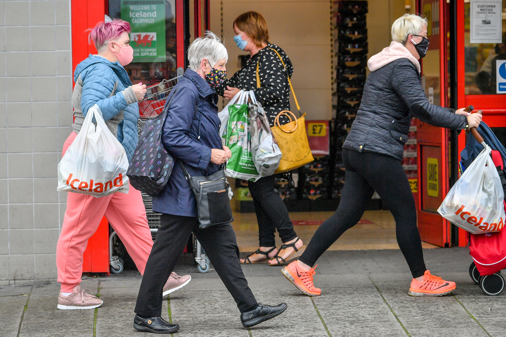 UK ‘on the edge of losing control’ of coronavirus, scientist warns