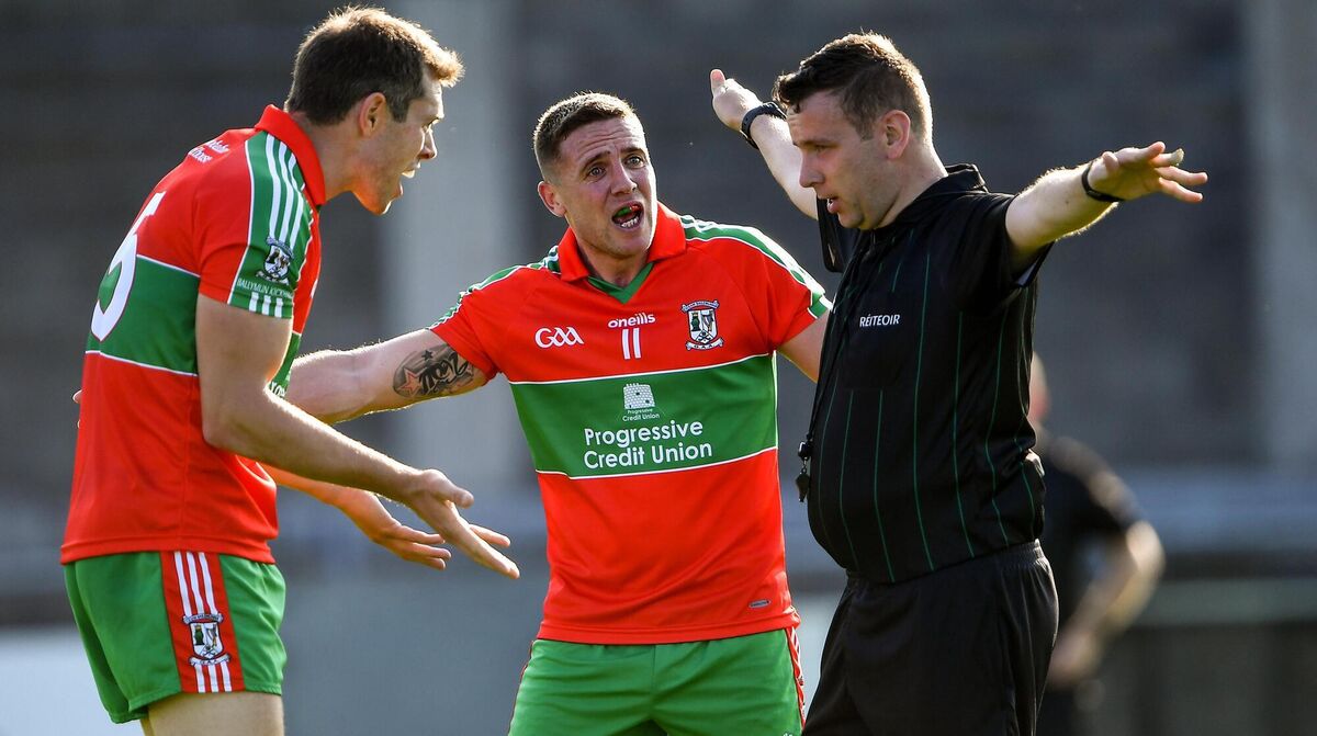 Ballymun Kickhams players Dean Rock, left, and Davey Byrne appeal to referee James King as he awards them a penalty, after not allowing a goal scored by James McCarthy. Photo by Piaras Ó Mídheach/Sportsfile