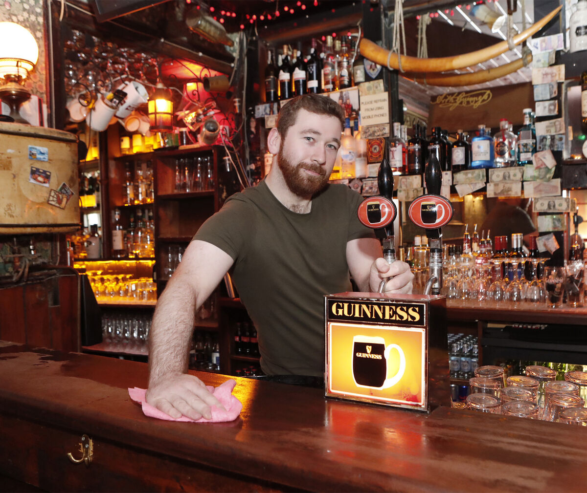 Manager Craig O’Meara does a final clean at  Nancy Blakes in Denmark St before reopening.  Picture: Liam Burke/Press 22