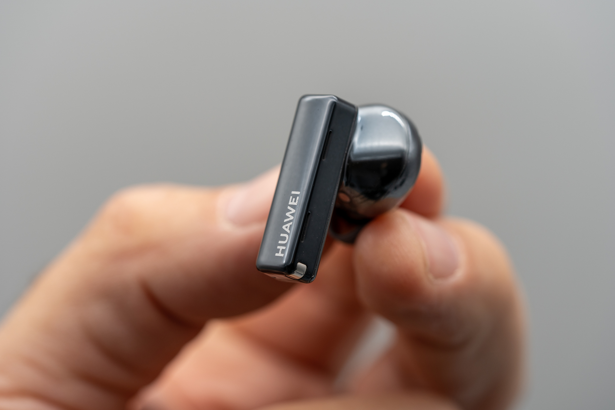 High-tech earbuds with excellent sound and ANC