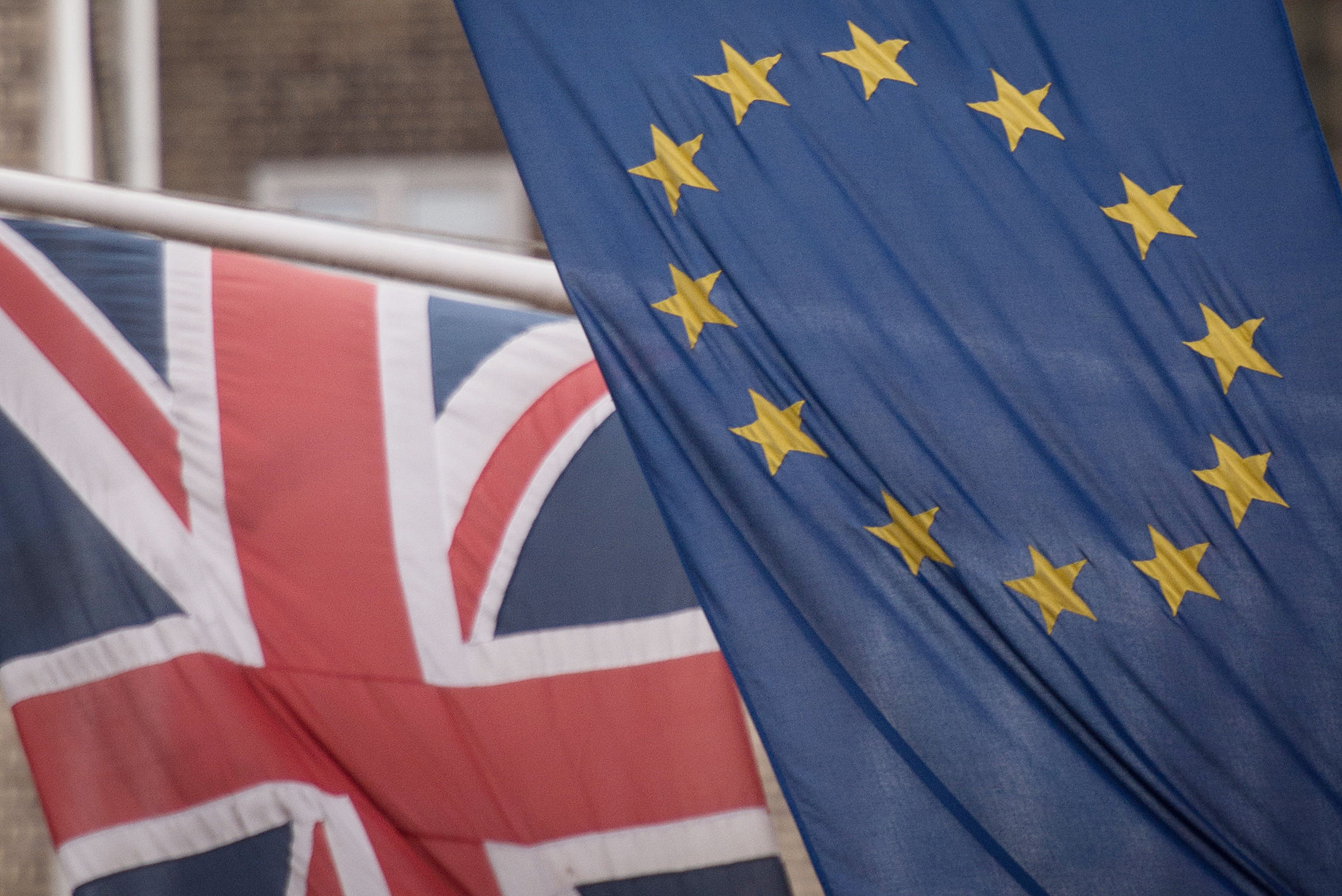 Johnson holds talks with Macron as Brexit deadline looms