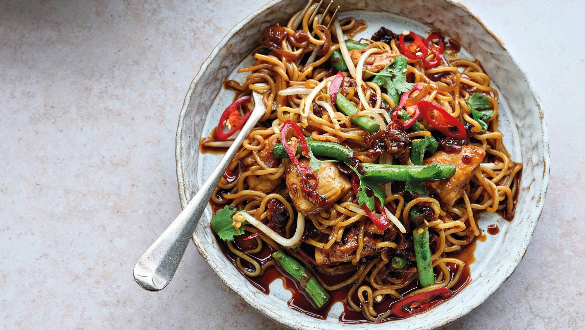 Whip up a meal in minutes with this spicy Thai Style Chicken Noodles With Green Beans. 