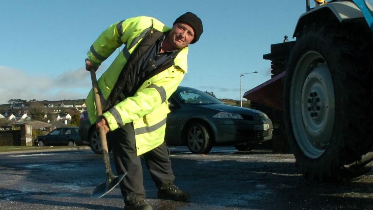 Derry Coakley spreading salt in Macroom. Picture: Richard Mills Derry Coakley spreading salt in Macroom. Picture: Richard Mills