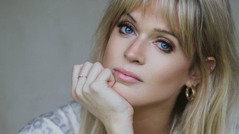 Hello, Dolly: Caroline O'Donoghue in conversation with Dolly Alderton Hello, Dolly: Caroline O'Donoghue in conversation with Dolly Alderton