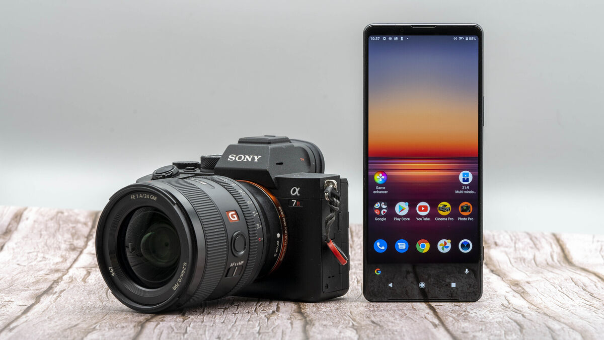 Sony Xperia 1 II with Sony Alpha A7RIV.