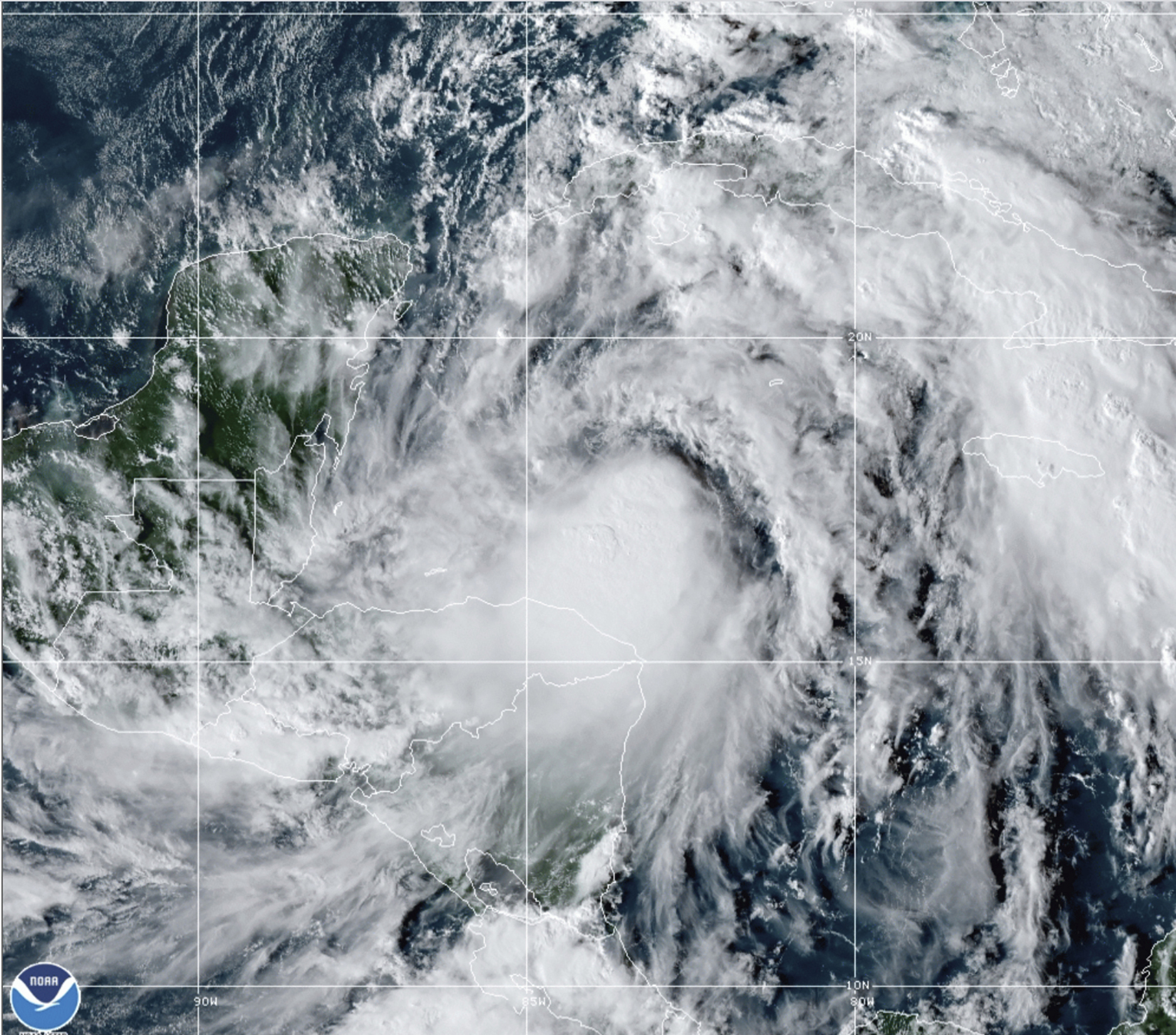Zeta becomes a hurricane as it nears Yucatan and heads for US