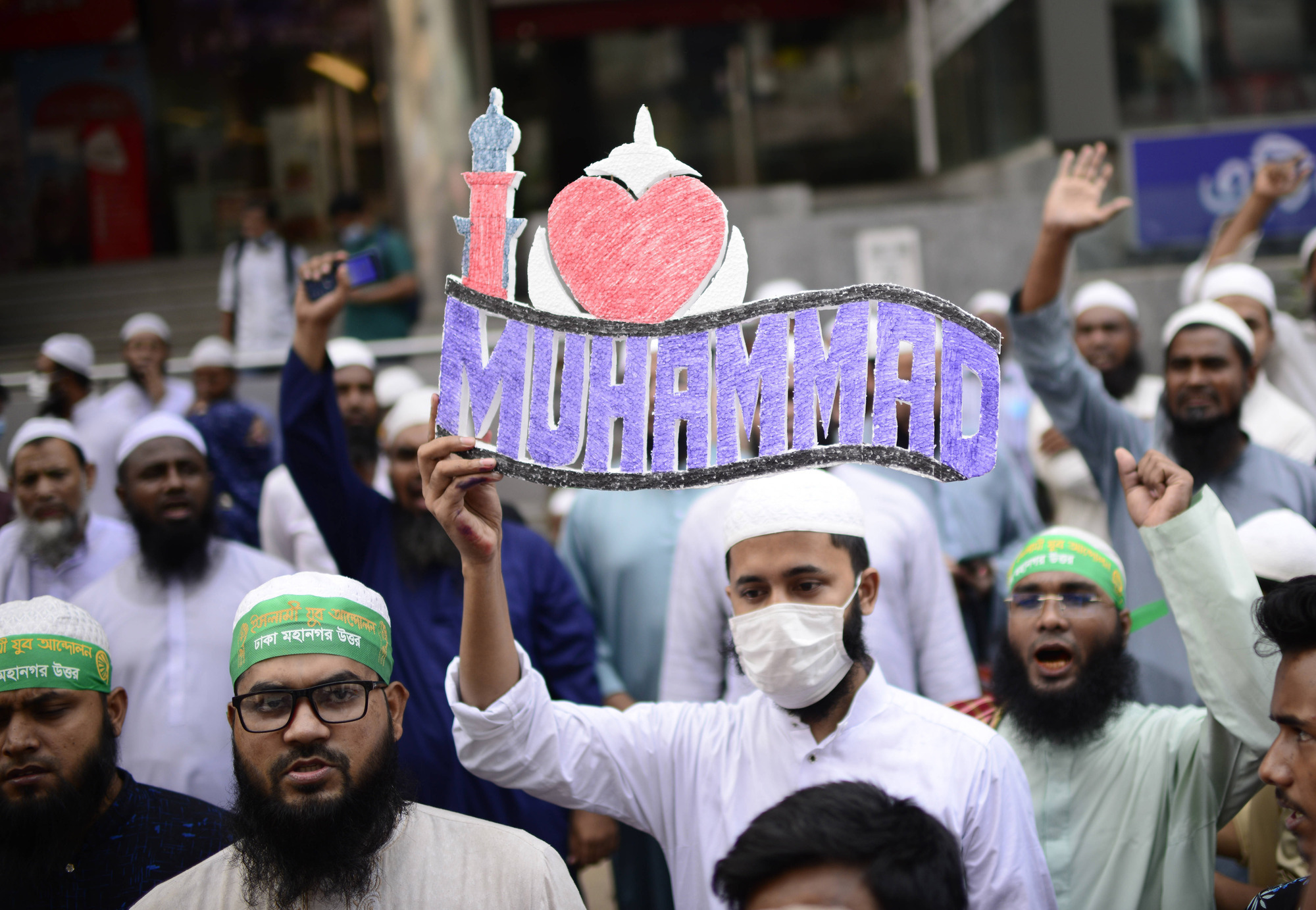Bangladesh holds massive protest over French cartoons