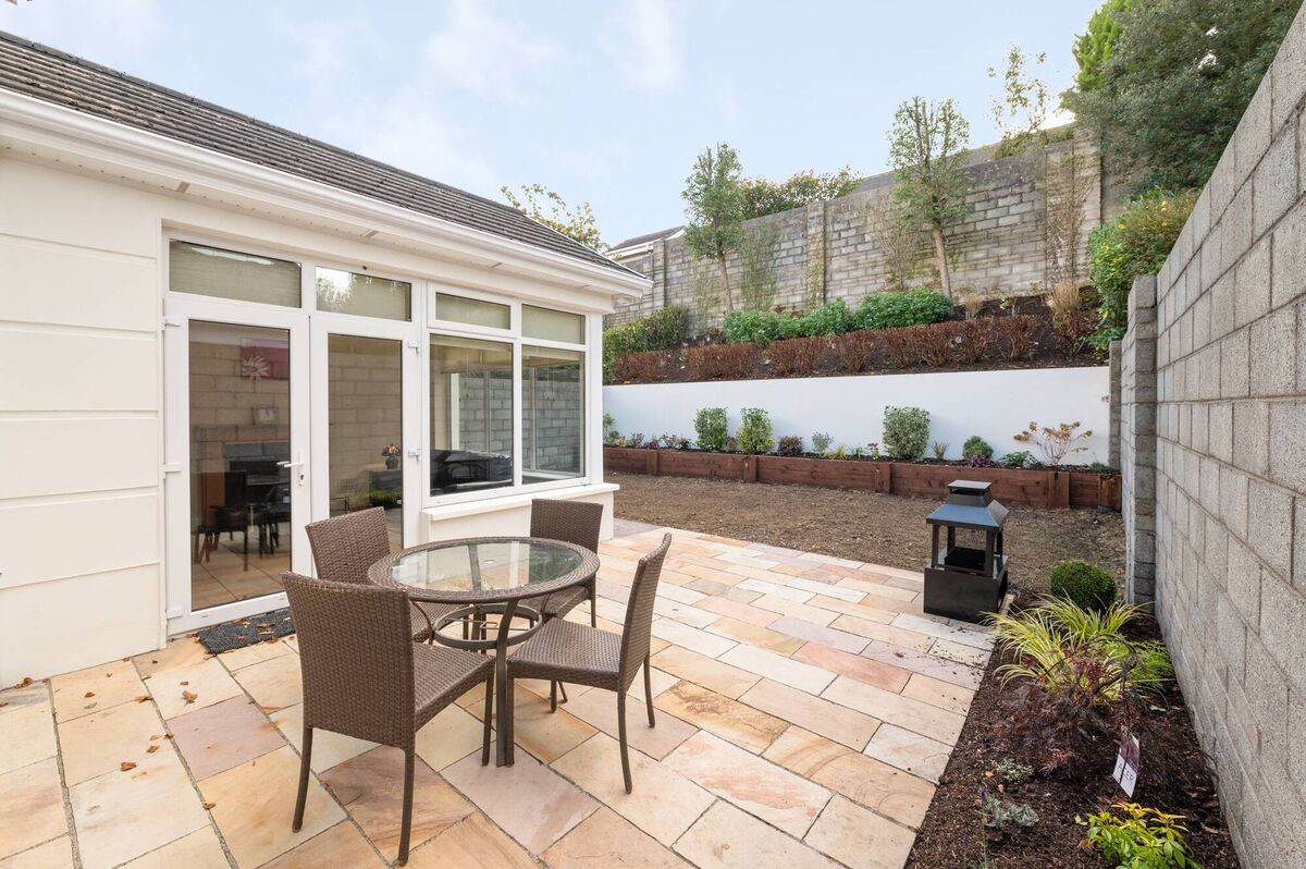 Patio and tiered garden at No 8