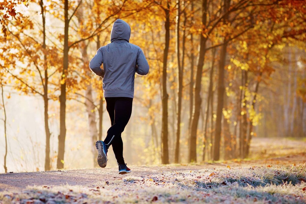 Protect your chest and throat while exercising in the cold air. Protect your chest and throat while exercising in the cold air.