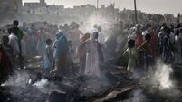 Fire sweeps through New Delhi slum