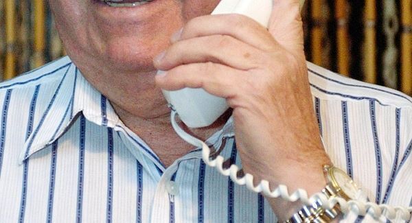 Woman dials for 'emergency' divorce