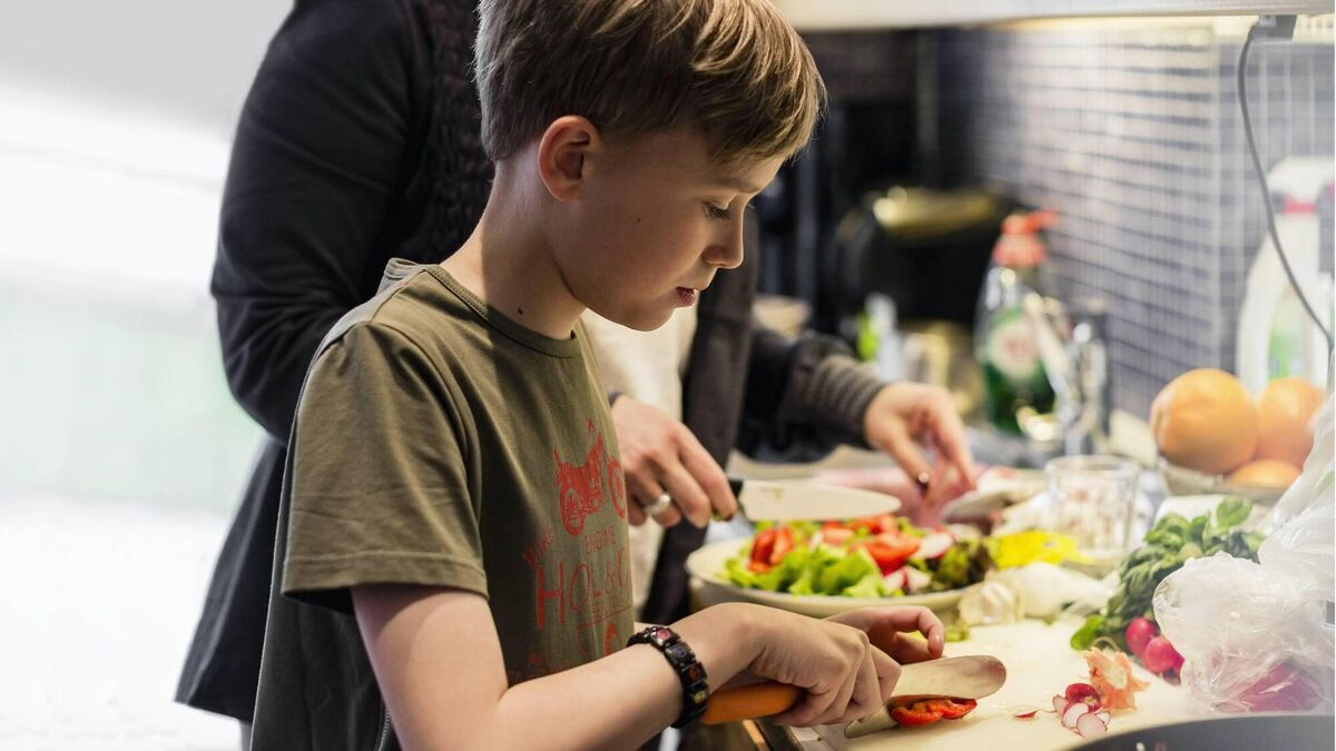 It's vital to make healthy food choices at a young age. When children fill up on treats, they donât have room for more nourishing foods. It's vital to make healthy food choices at a young age. When children fill up on treats, they donât have room for more nourishing foods.