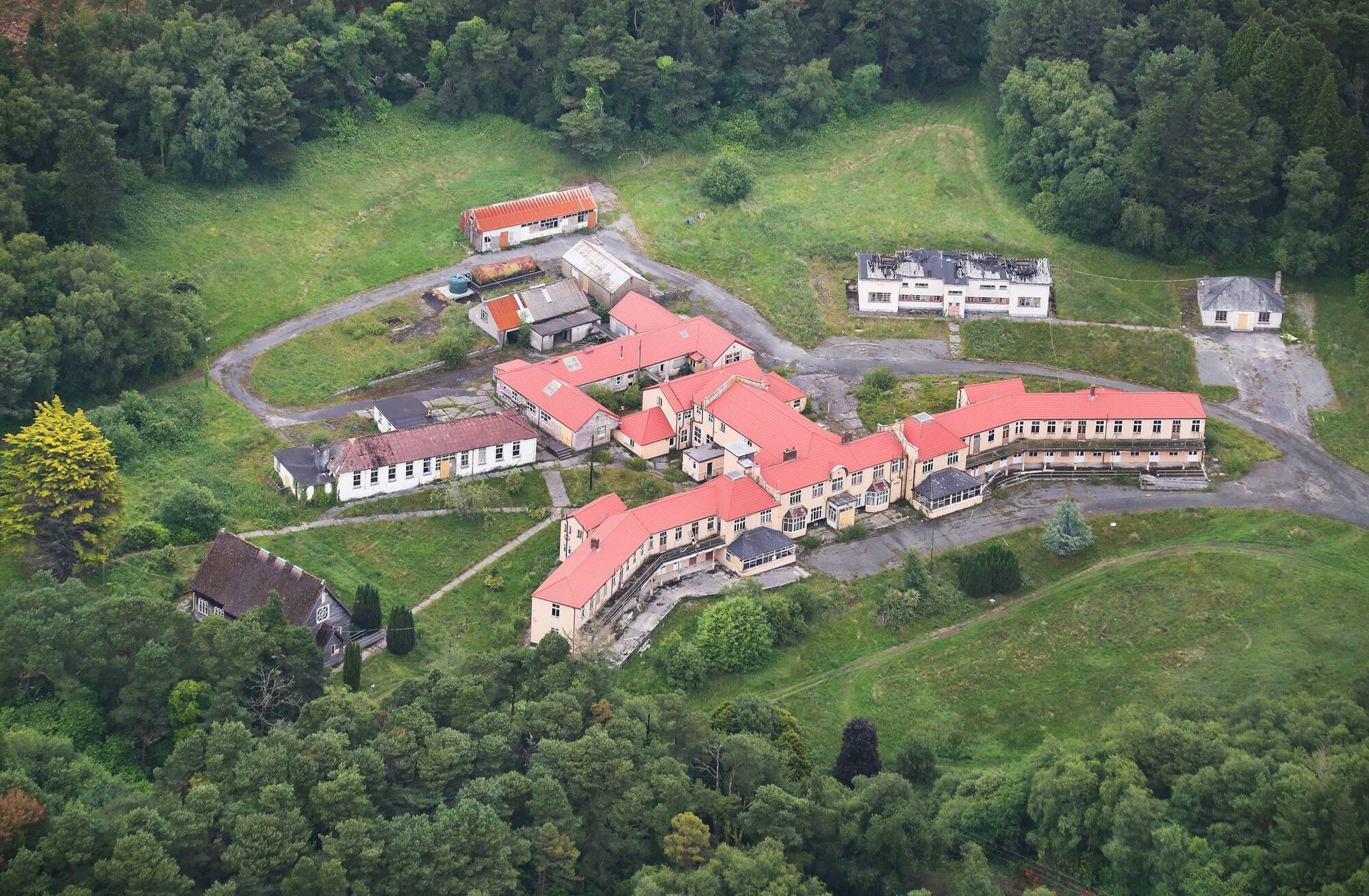 Heatherside opened in 1909 in the Ballyhoura Hills  off the N20 Cork-Limerick rod s a sanatorium to combat tuberculosis.