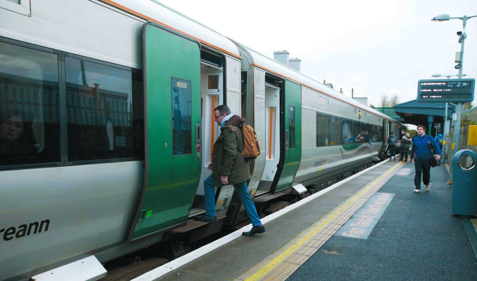 Commuters to be tweeted to birdsong as they await their train 