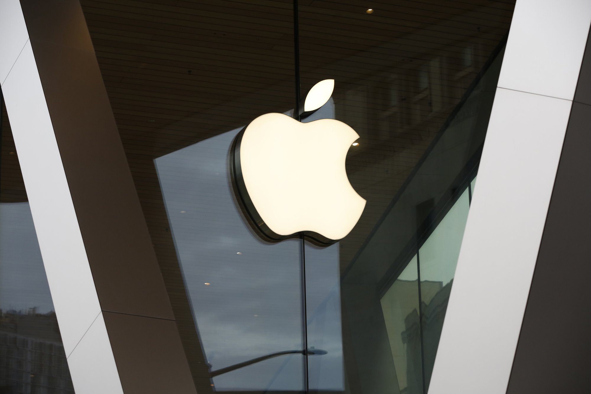 Privacy activists in EU file complaints over iPhone tracking