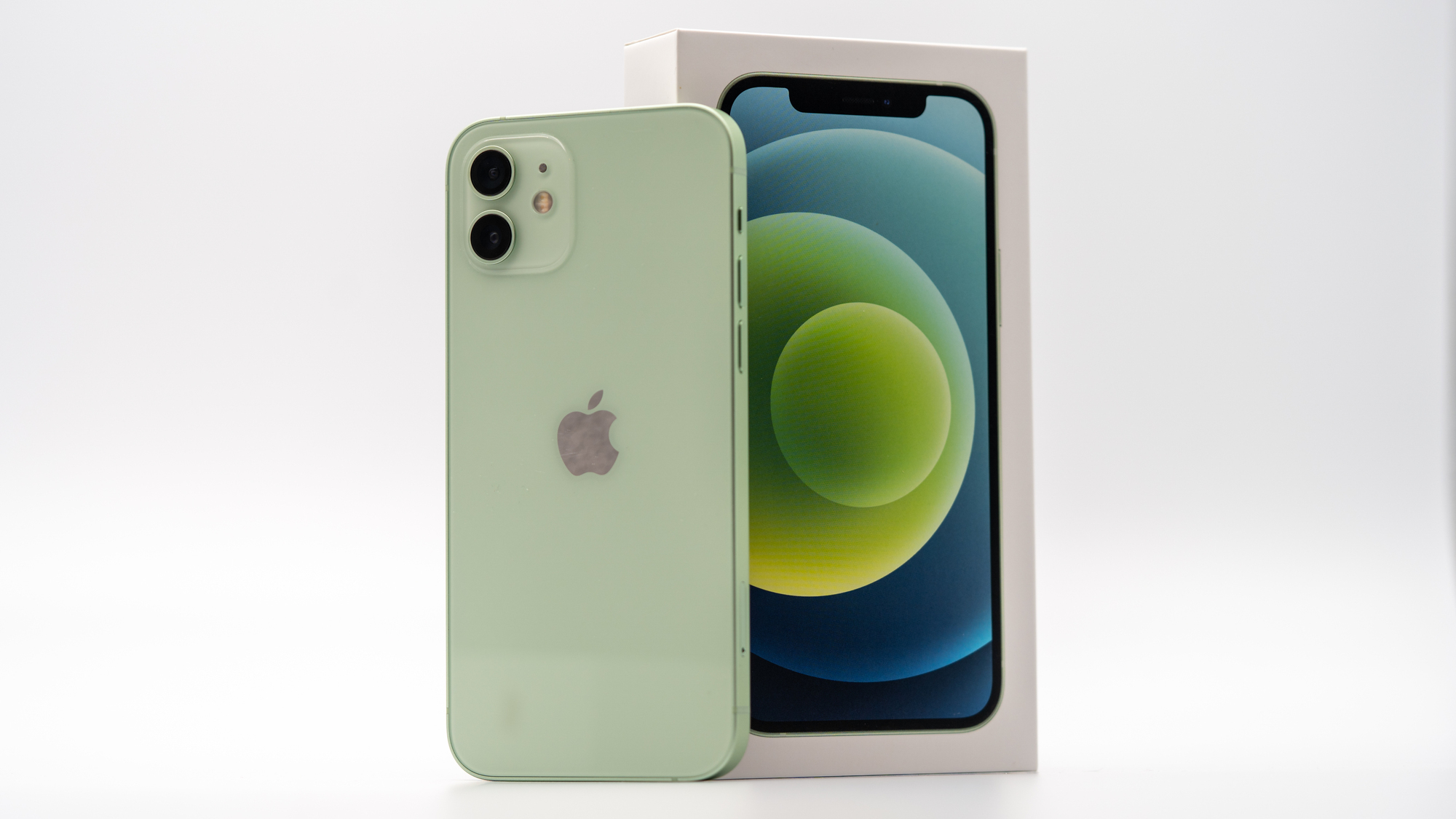 iPhone 12 and iPhone 12 Pro, more similar than different