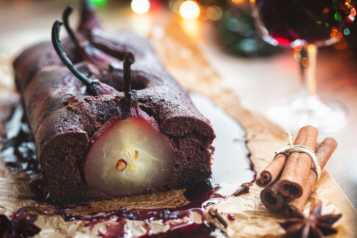  Homemade chocolate cake with pears poached in red wine glaze