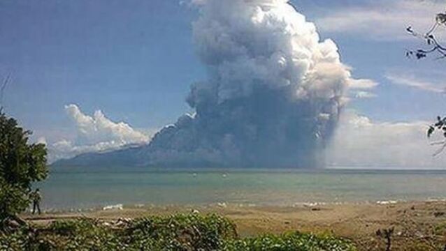 Six killed by lava from Indonesian volcana refused to leave