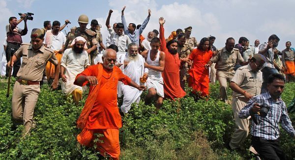 Protesters clash with police outside India parliament building