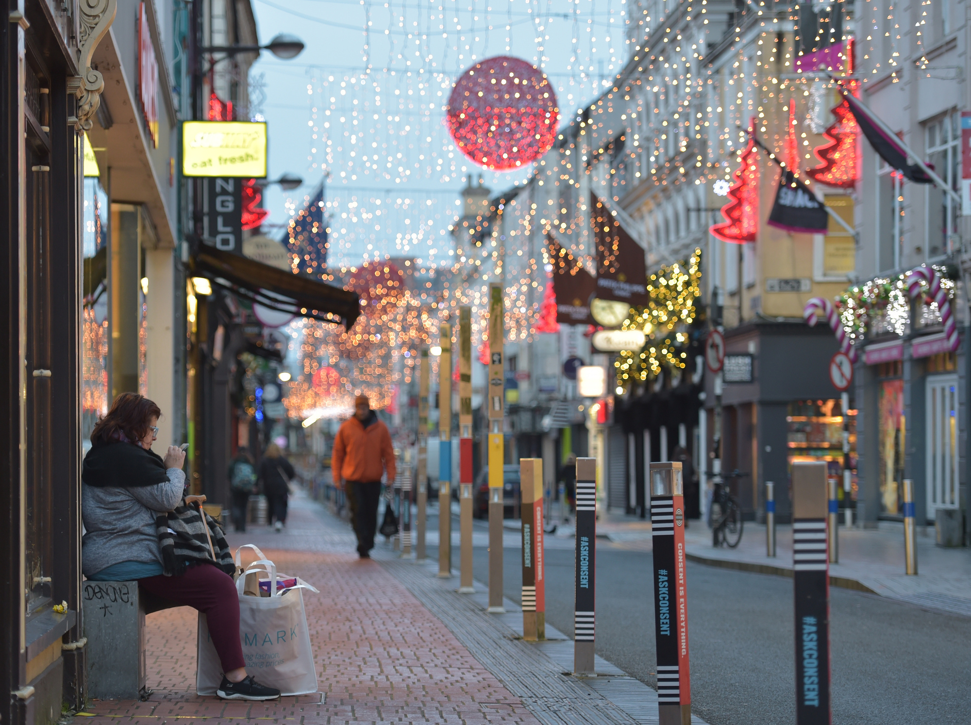 Christmas shopping begins in earnest as level 5 restrictions lifted