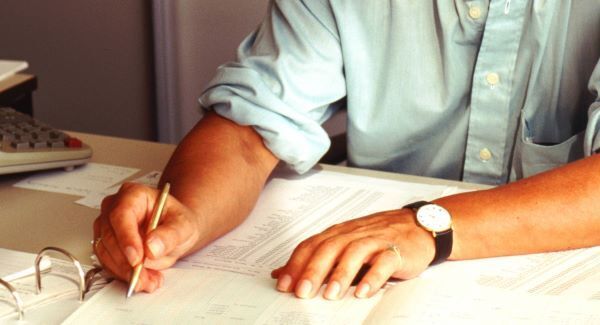 Professional job vacancies up 18% but fewer moving