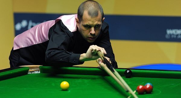 Hawkins launches comeback in snooker semi