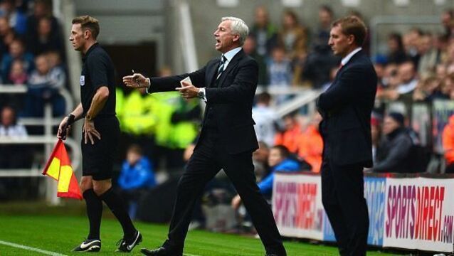 Ten man Newcastle hold off Liverpool
