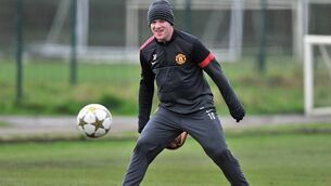 Moyes to check on Rooney risk
