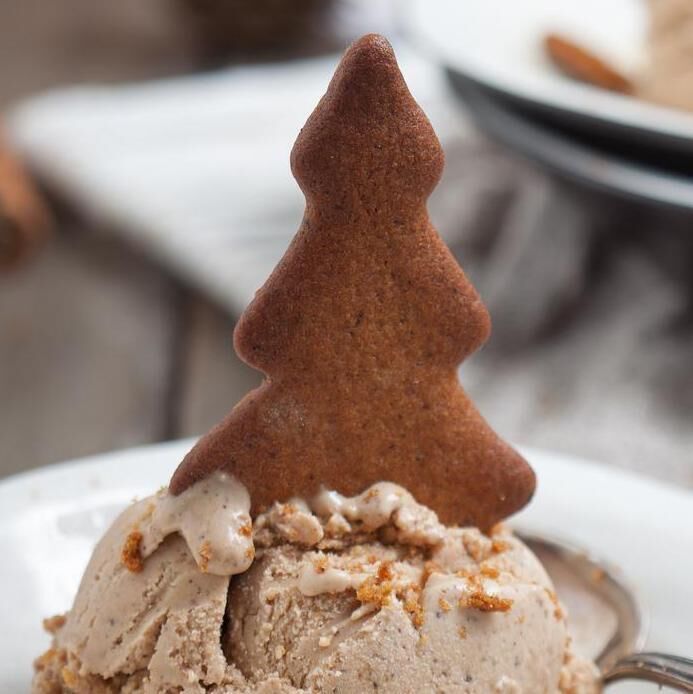Mmm...gingerbread biscuits shaped as Christmas trees Mmm...gingerbread biscuits shaped as Christmas trees