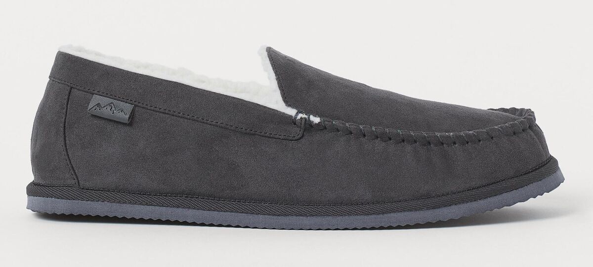 H&M faux shearling-lines slippers - €14.99 H&M faux shearling-lines slippers - €14.99