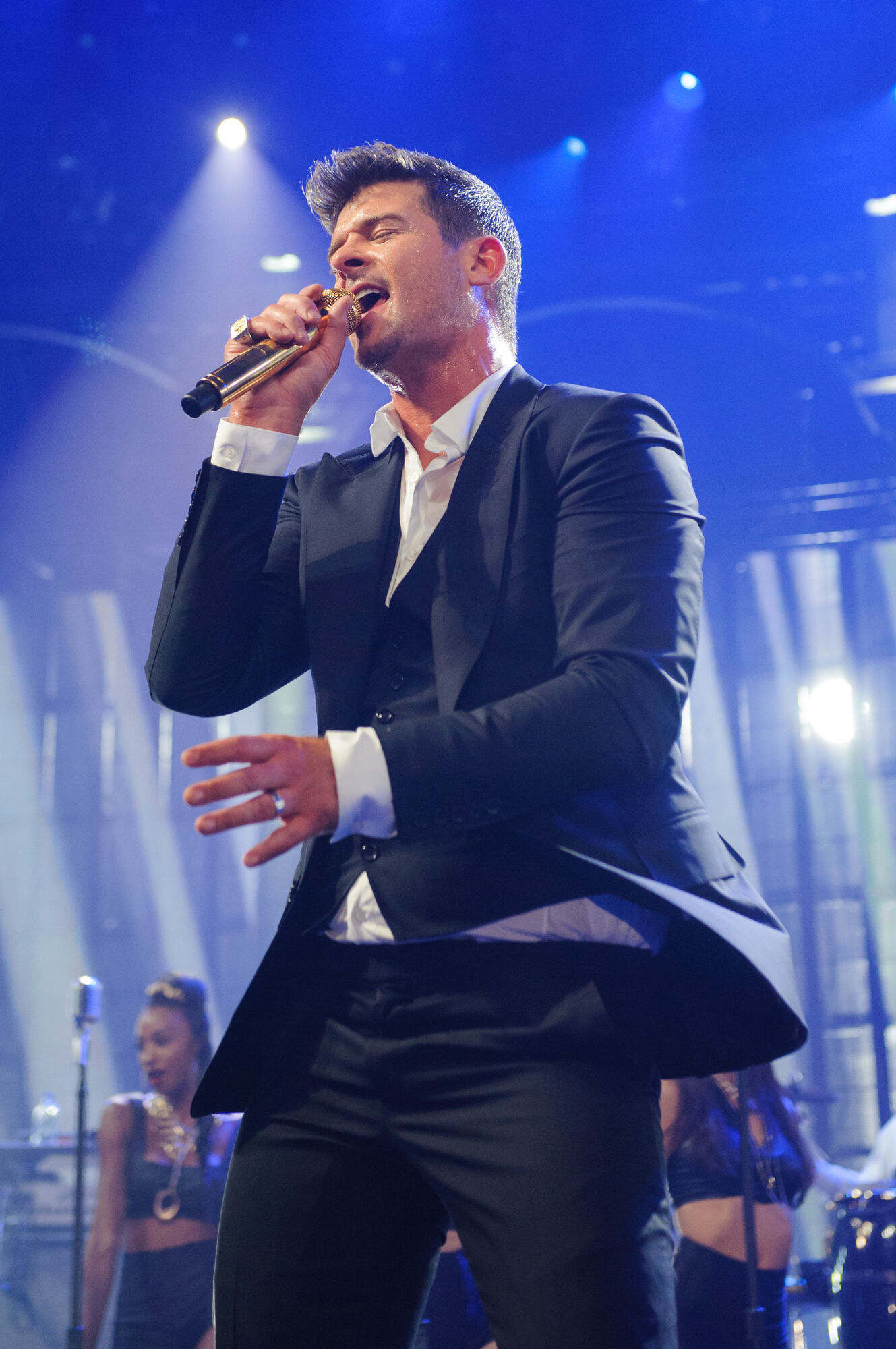 Blurred Lines singer Robin Thicke becomes a father for the fourth time