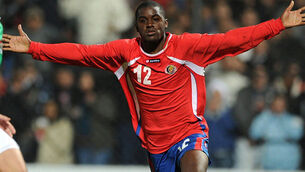 Costa Rica player gets ticking off for ridiculous dive