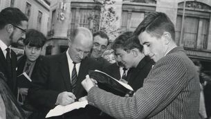<p>Outside Savoy after Christy Ring premiere: Christy signs autographs, Louis Marcus on left. Picture: Courtesy of Louis Marcus</p>