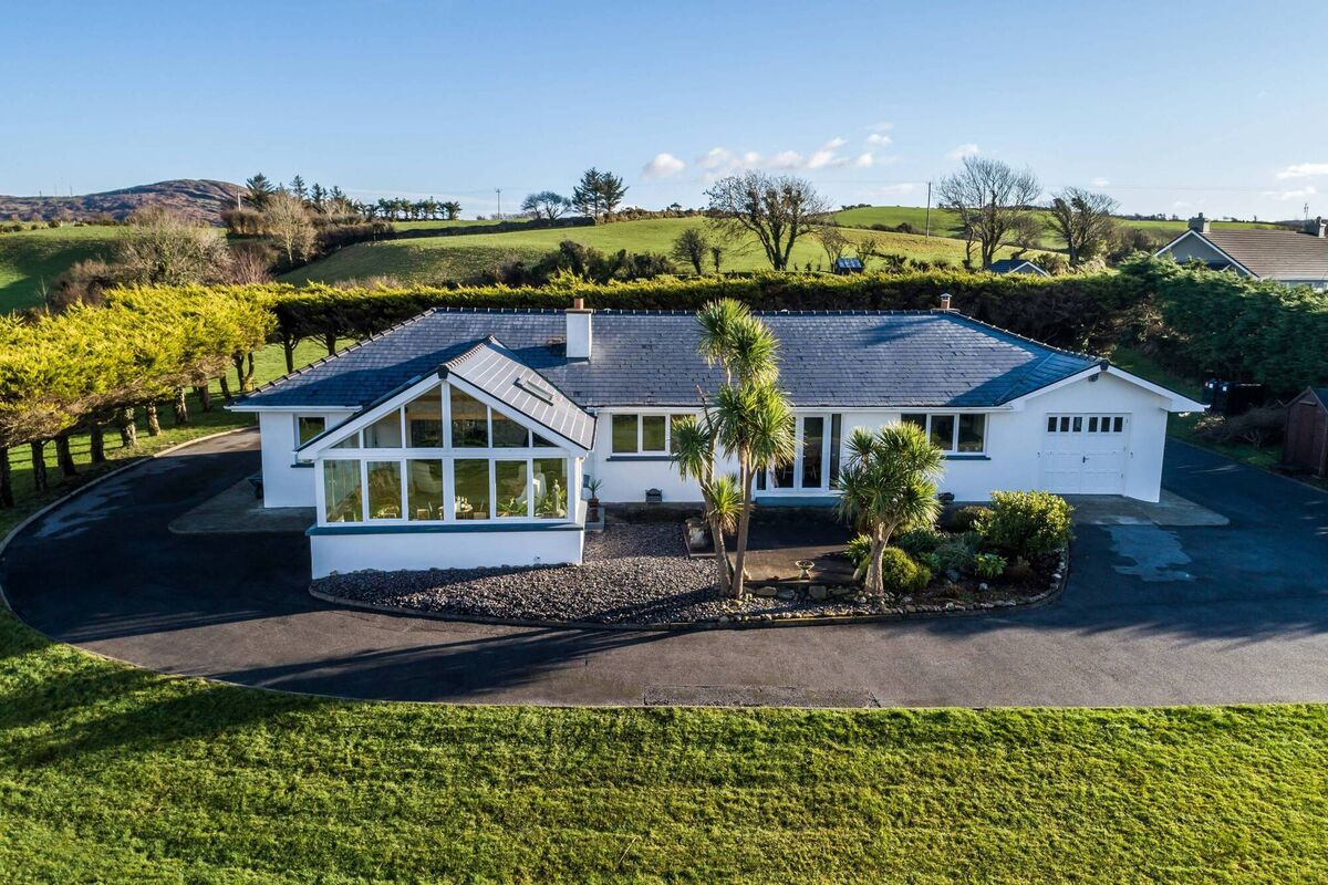 Thanks to an elevated positioning and mature landscaping, the property enjoys spectacular scenery