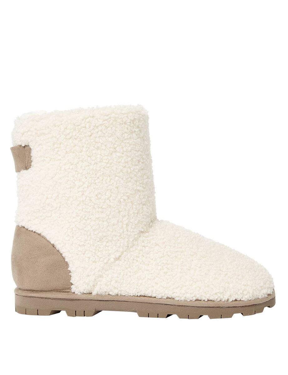 M&amp;S, €27