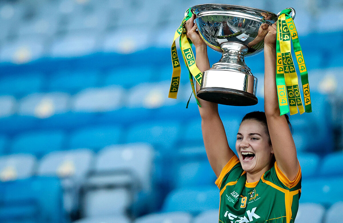 Meath's Maire O'Shaughnessy lifts the trophy. Picture: INPHO/Tommy Dickson