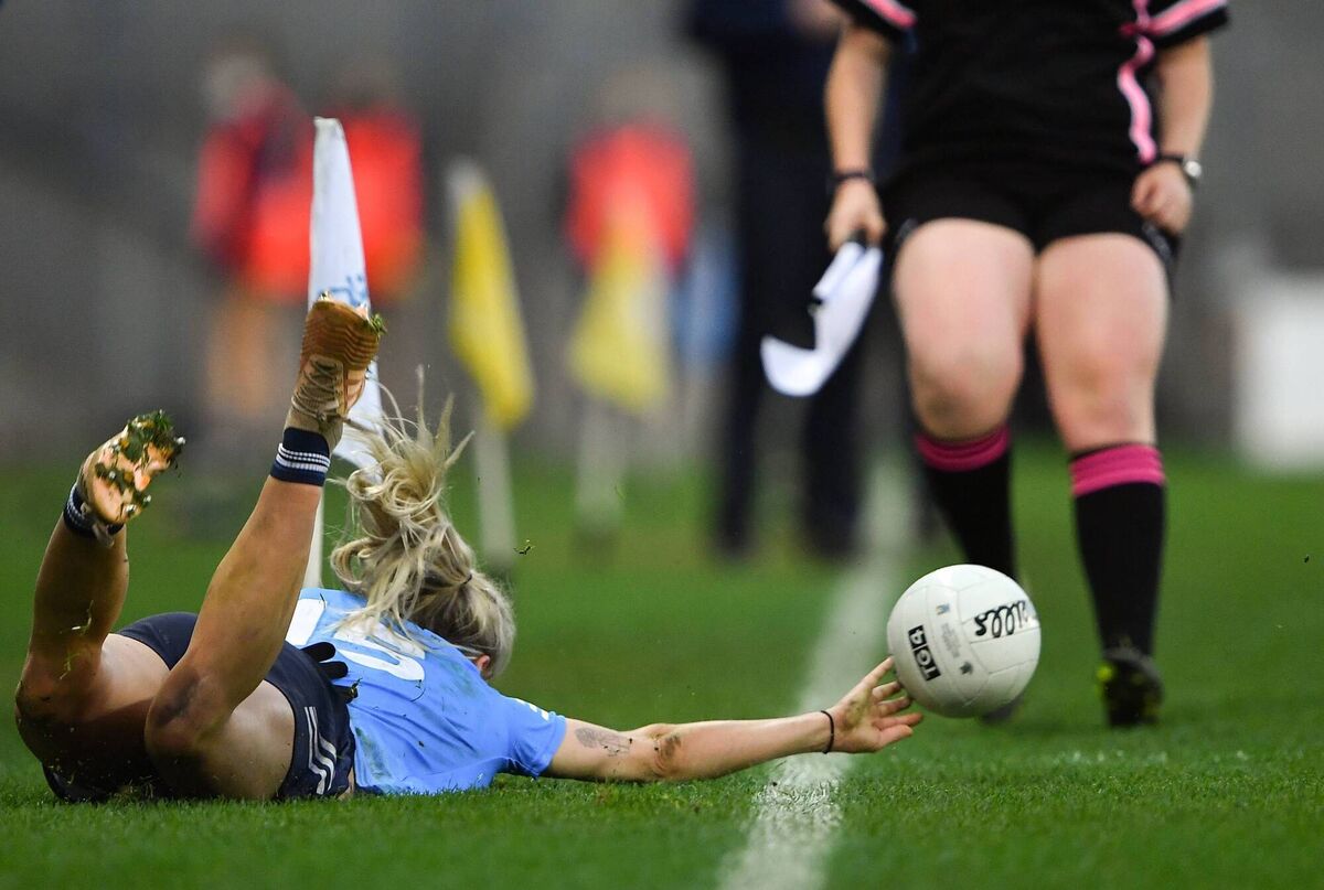 Dublin's Nicole Owens keeps the ball from going out over the sideline at Croke Park. Photo by Piaras Ó Mídheach/Sportsfile