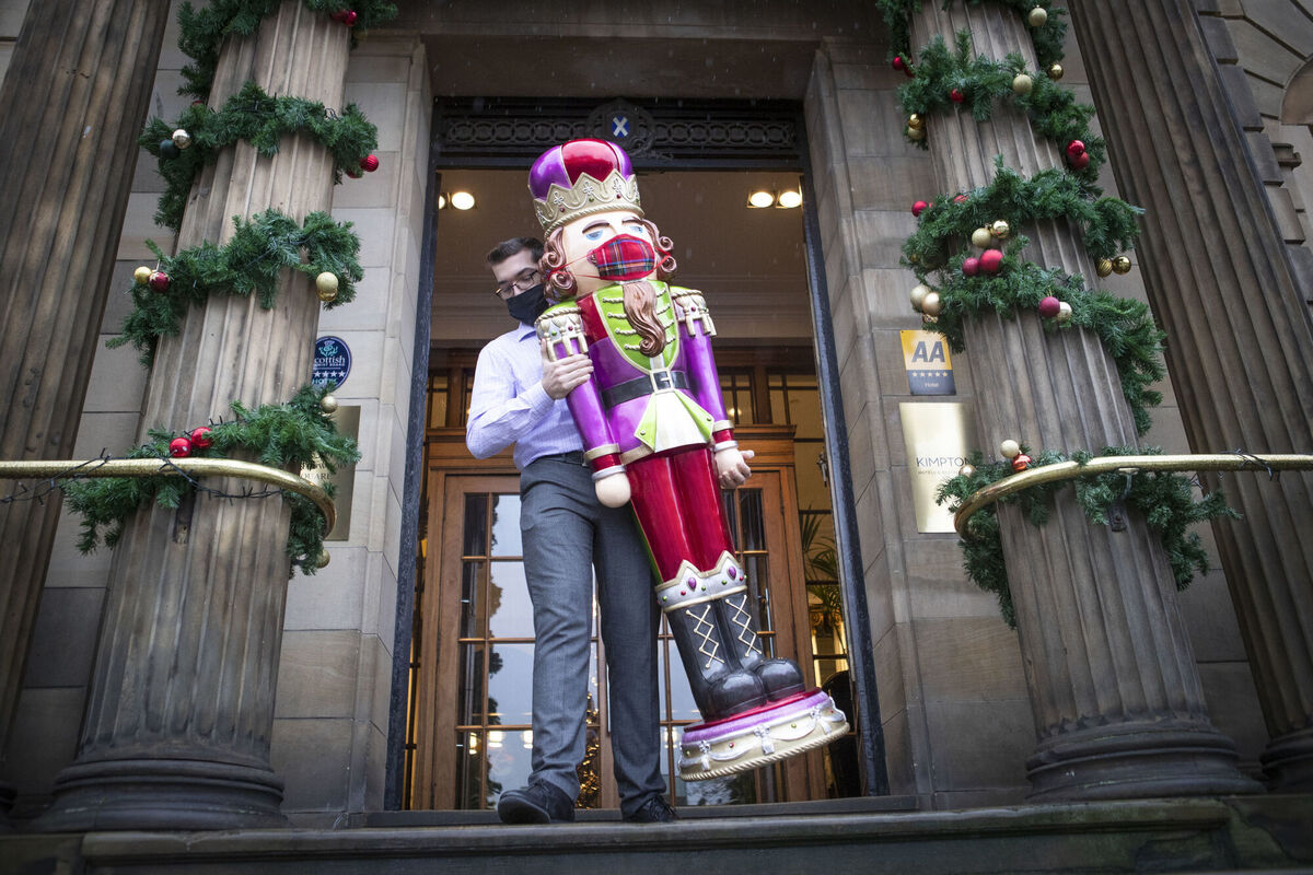 Under the new restrictions to be introduced in the coming days and weeks, hotels may only open for essential non-social and non-tourist reasons.