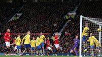 Van Persie strike hurts Gunners as United return to title fight