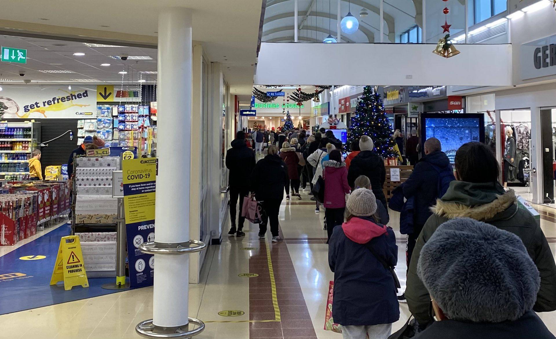 Long queues for supermarkets as last-minute shoppers stock up