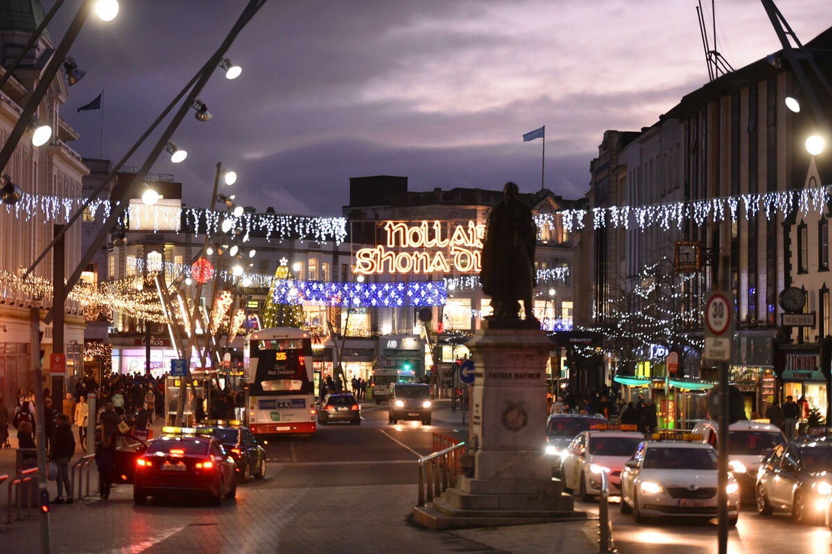  Christmas scenes in Cork city centre. Picture: Larry Cummins